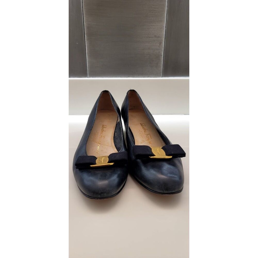 Salvatore Ferragamo Vara Bow Navy Pumps Womens 8.5B Vintage Italy Office 80s